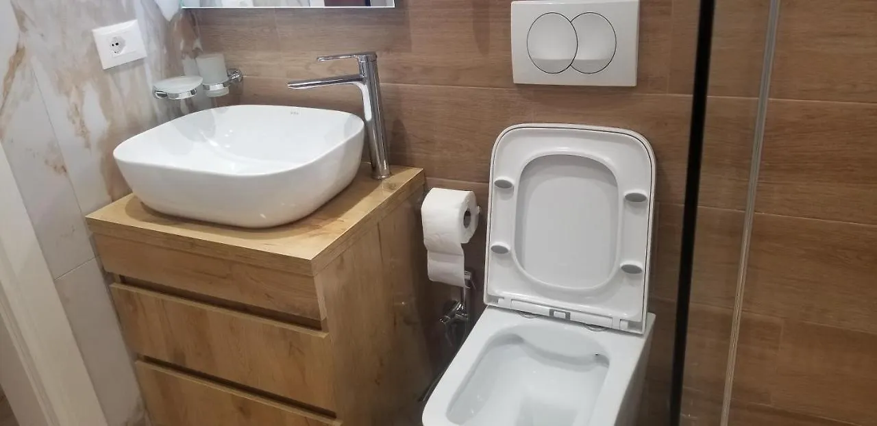 2A Near Blloku Area Apartment 地拉那 0*,
